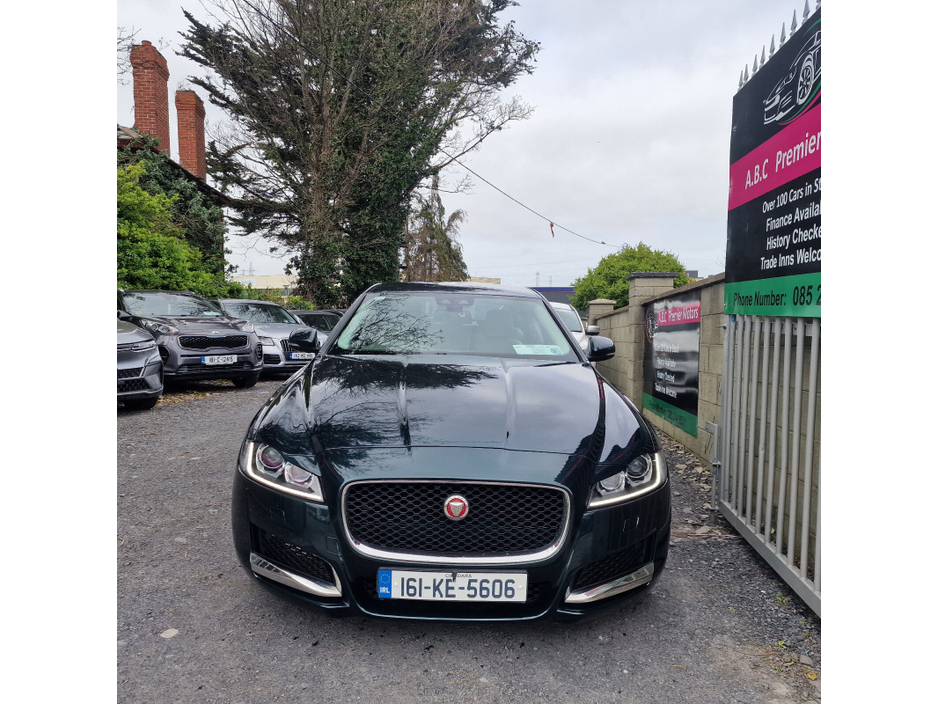 2016 Jaguar XF - image 6