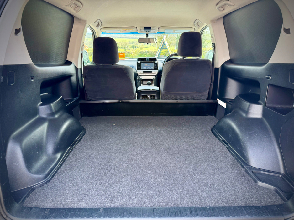 2019 Toyota Landcruiser - image 8