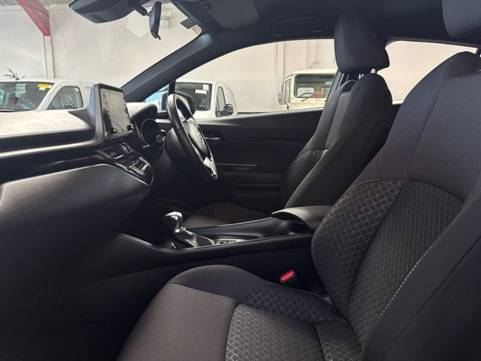 2023 Toyota C-HR - image 6