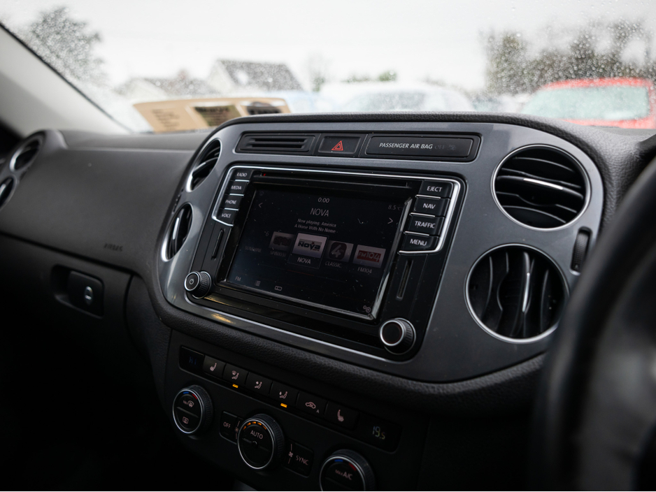 2016 Volkswagen Tiguan - image 14