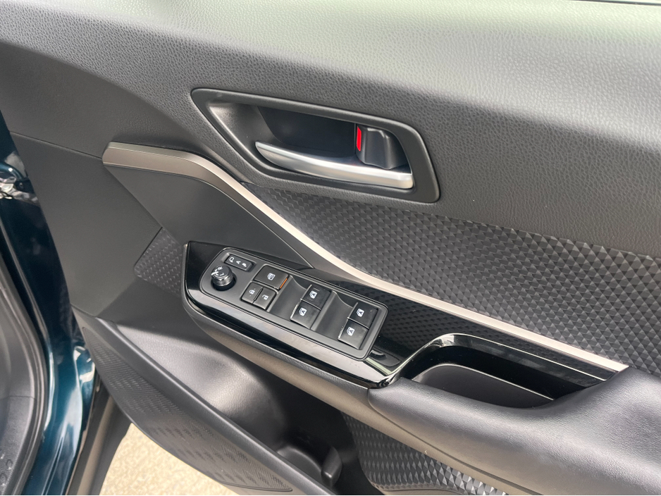 2019 Toyota C-HR 1.8 HYBRID AUTOMATIC HIGH SPEC €18,450