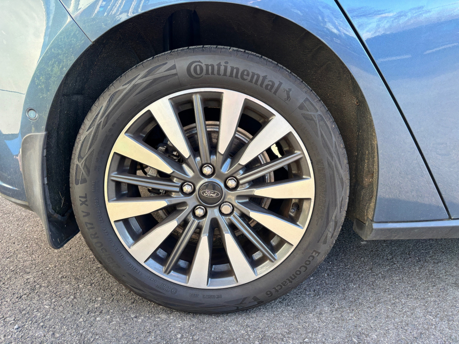 2022 Ford Focus - image 10