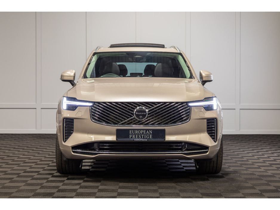 2025 Volvo XC90 - image 2