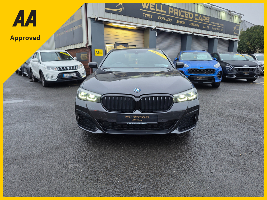 2022 BMW 5 Series - image 19