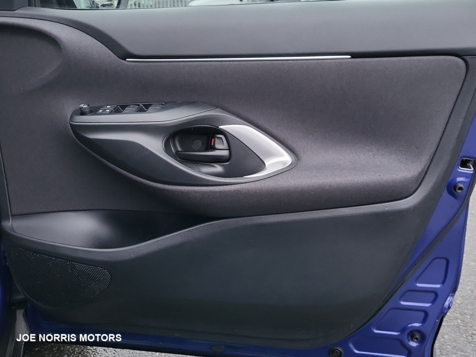 2023 Toyota Yaris CR CROSS LUNA SPORT 4DR AUTO €27,945