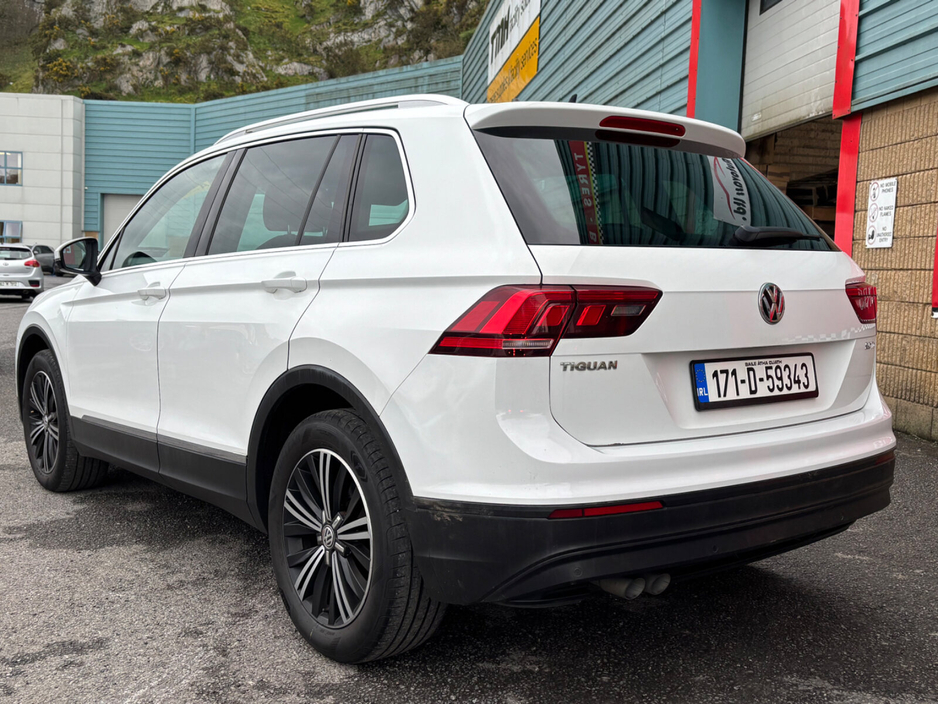 2017 Volkswagen Tiguan - image 14