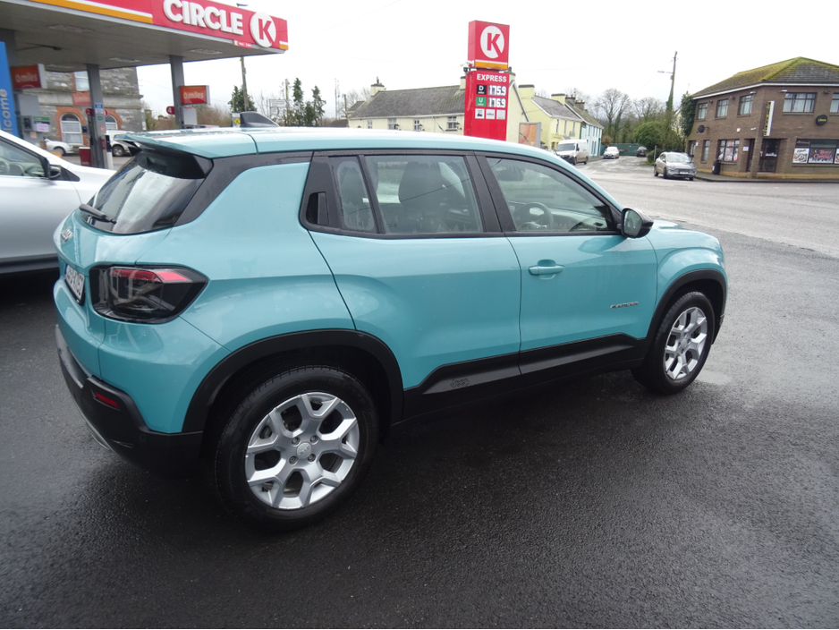 2025 Jeep Avenger - image 8