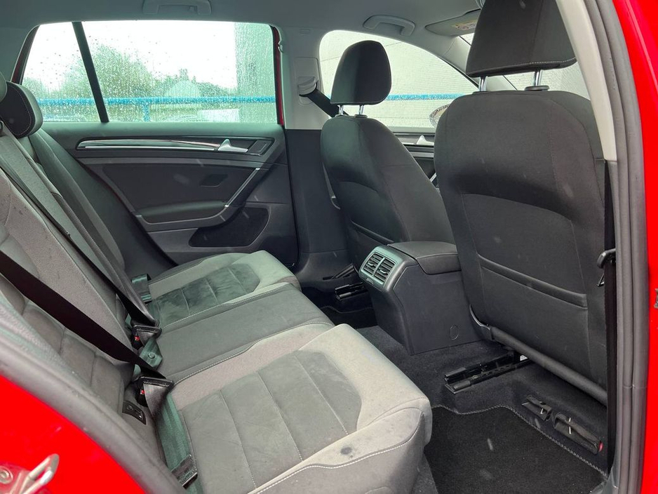 2018 Volkswagen Golf HIGHLINE R-LINE 1.0 TSI // 17" ALLOYS // APPLE CARPLAY/ANDROID AUTO // HEATED SEATS €18,900