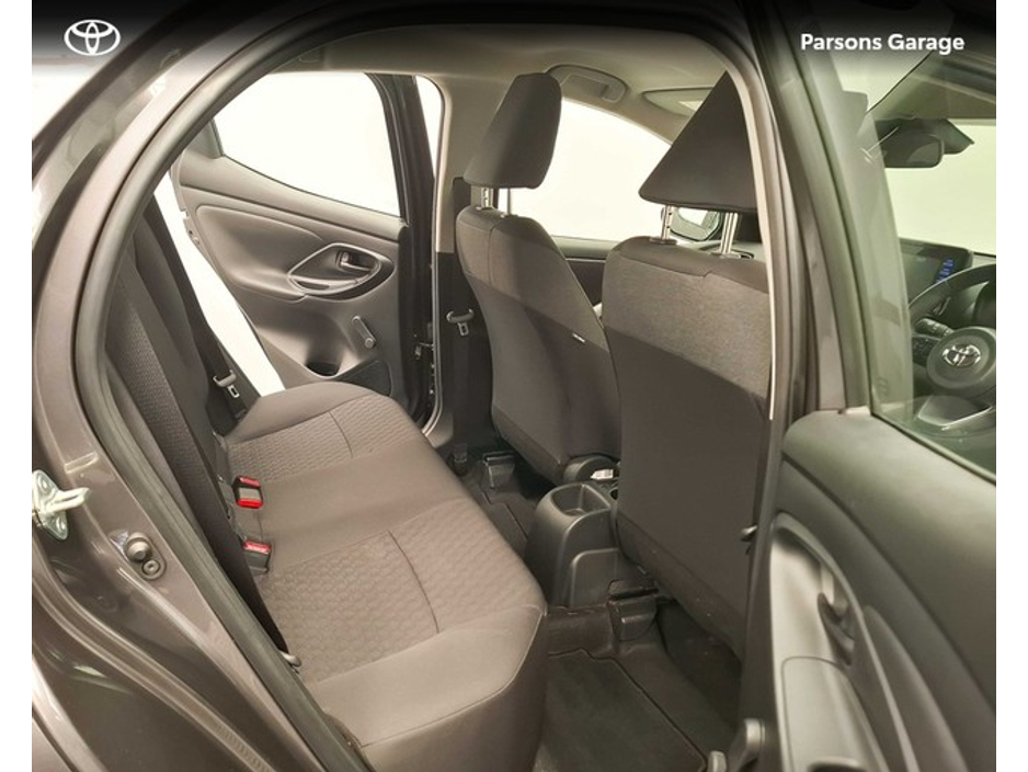2023 Toyota Yaris - image 11