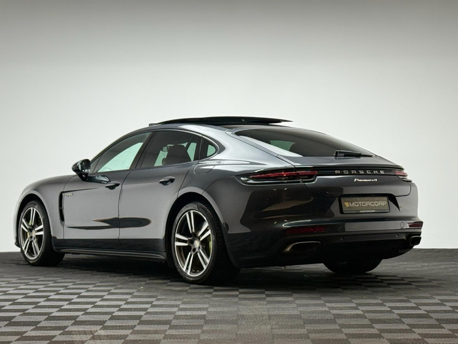 2019 Porsche Panamera - image 5