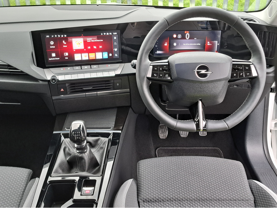 2025 Opel Astra ELEGANCE 1.2TURBO 110BHP **REVERSING CAMERA** €29,950