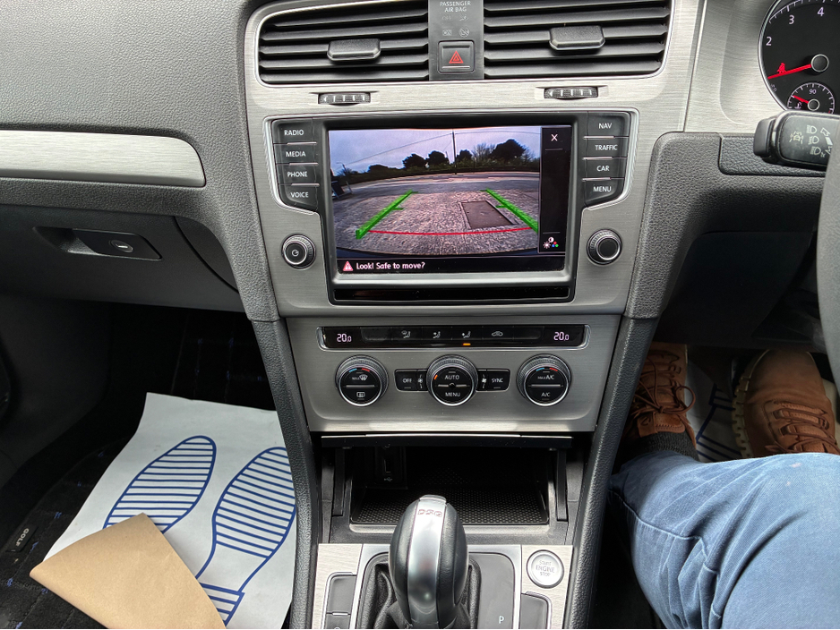 2015 Volkswagen Golf - image 6