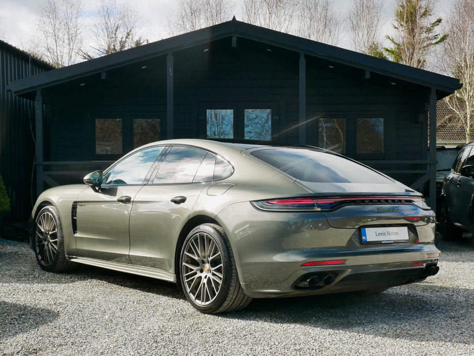 2023 Porsche Panamera - image 3