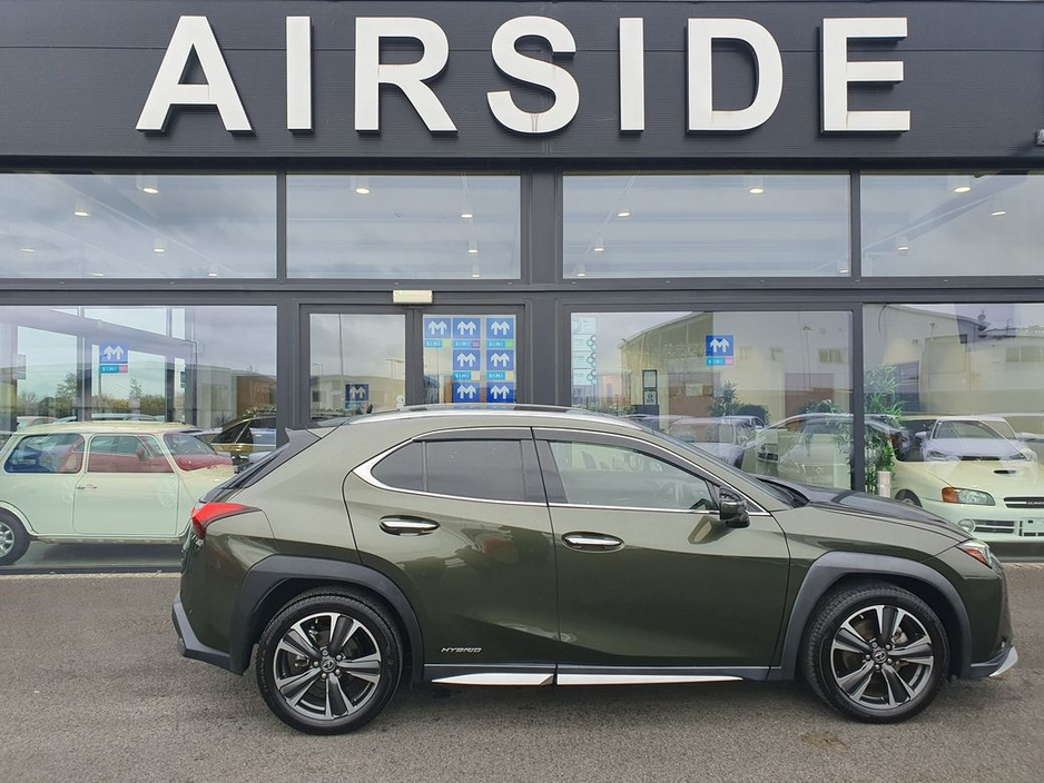 2019 Lexus UX 250 H - image 24