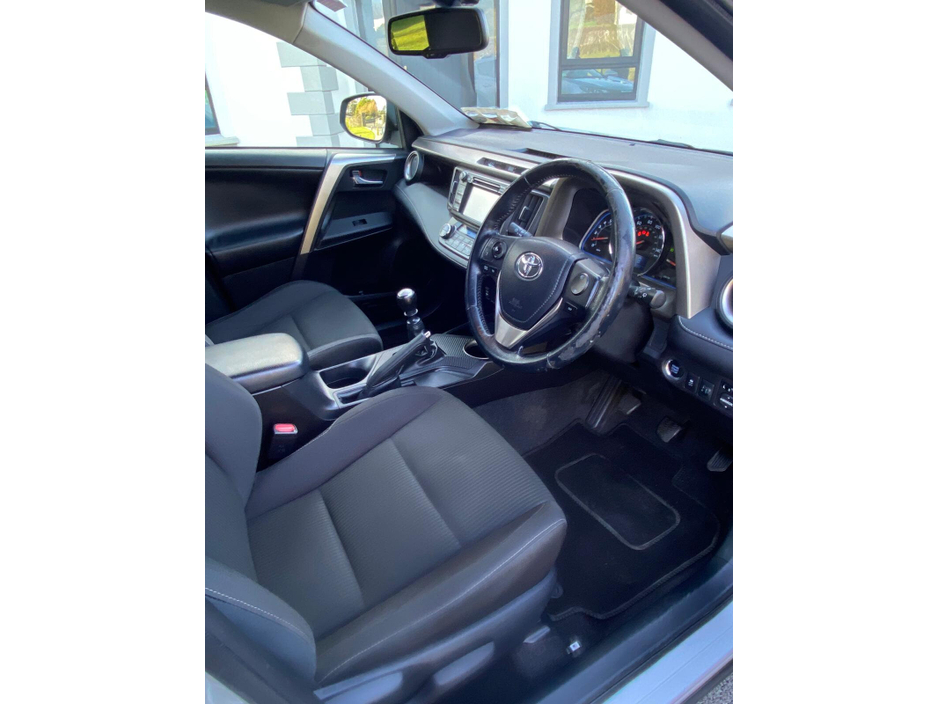 2015 Toyota Rav4 - image 9