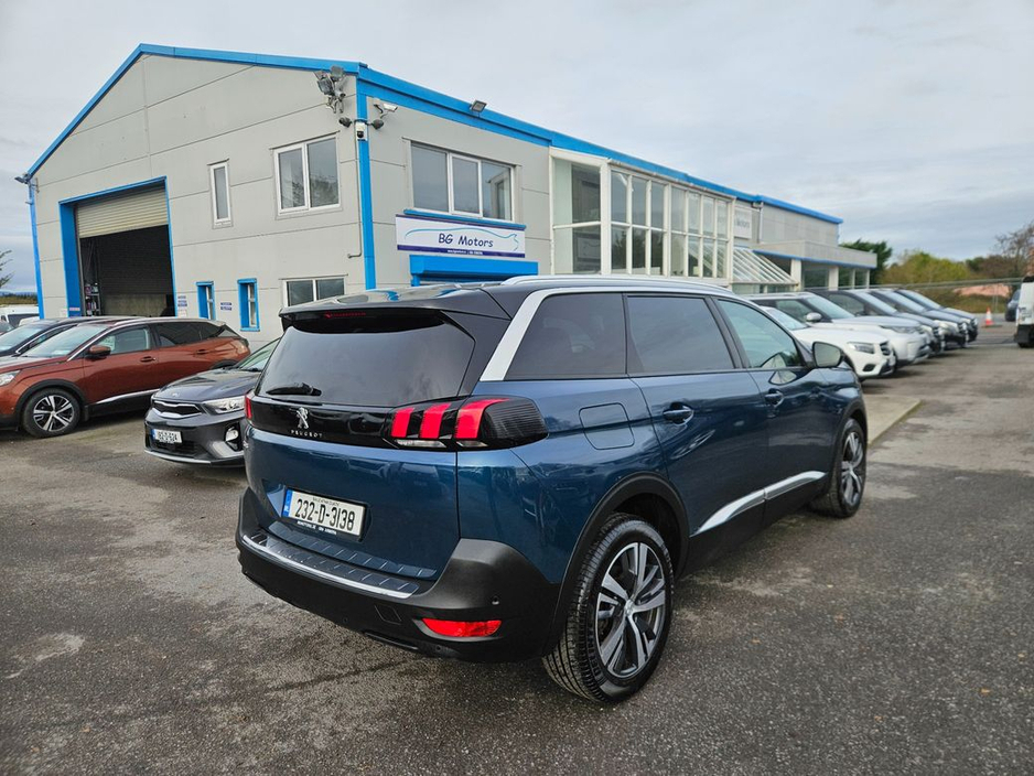 2023 Peugeot 5008 - image 8