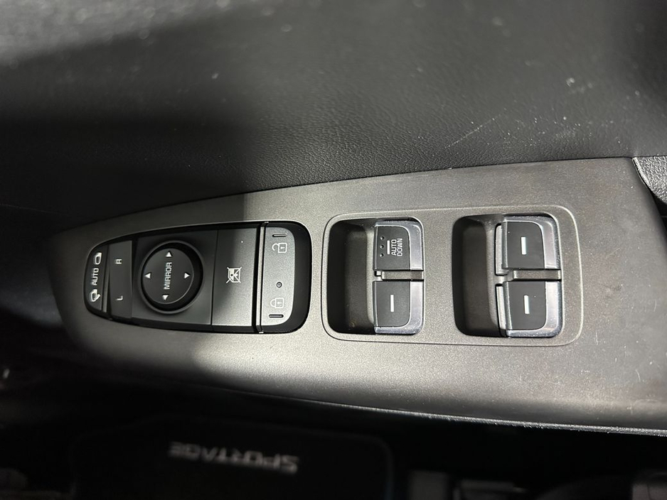 2020 Kia Sportage - image 18