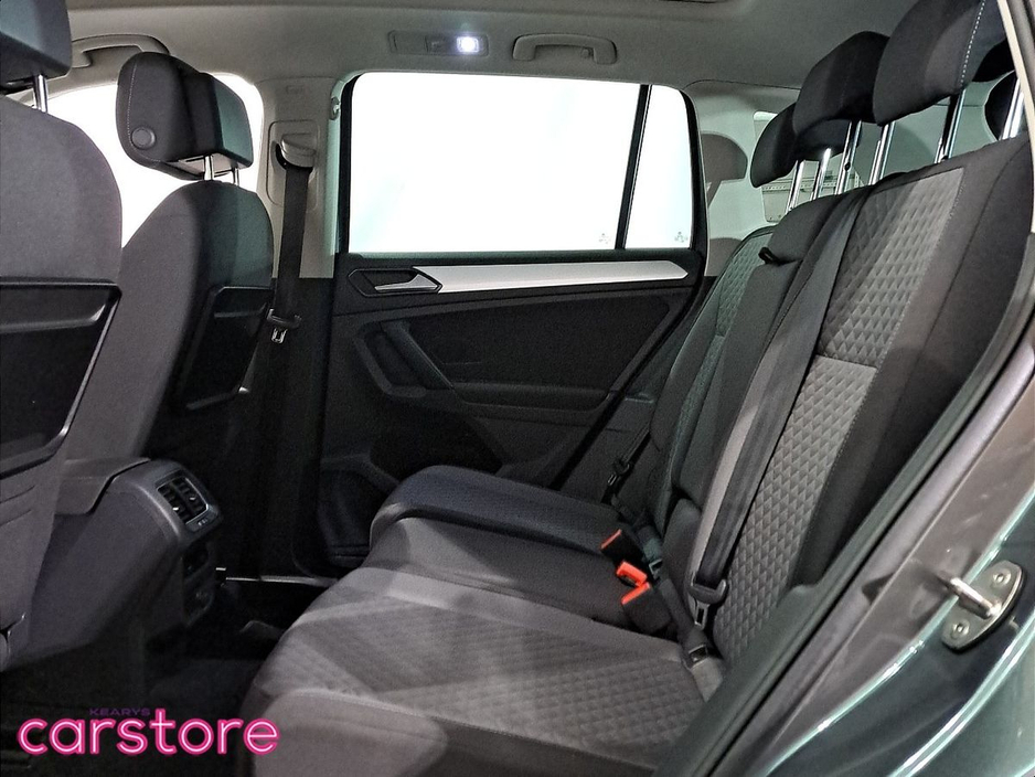 2017 Volkswagen Tiguan - image 10