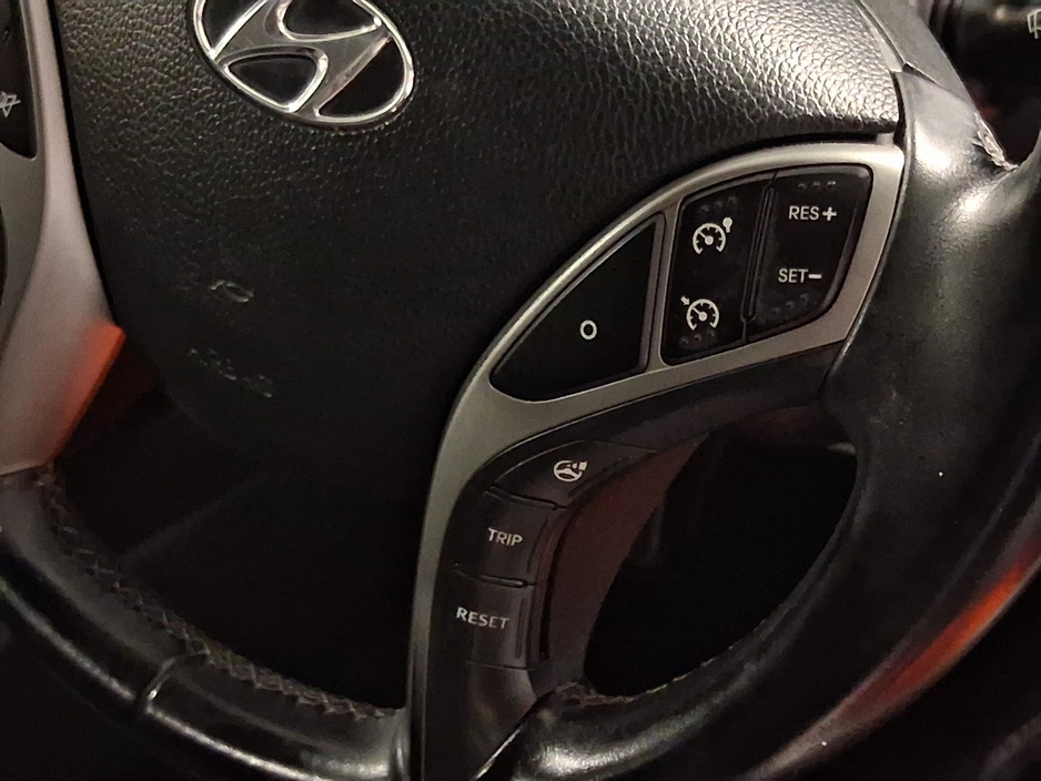 2016 Hyundai i30 - image 16