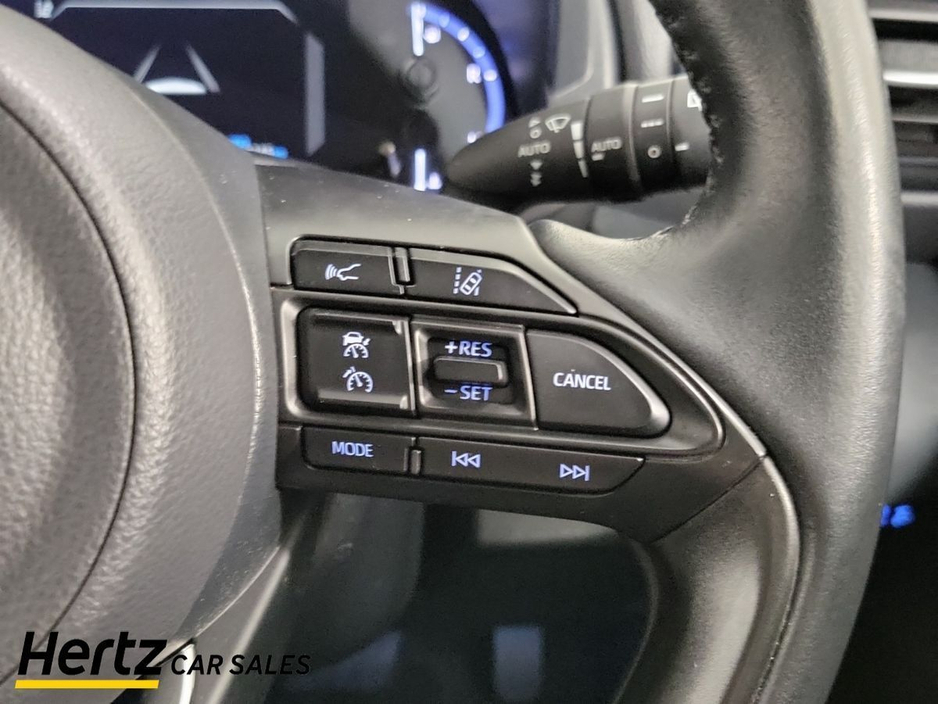 2023 Toyota Yaris Cross - image 24