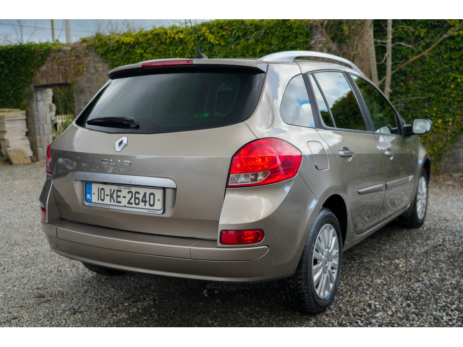 2010 Renault Clio - image 12