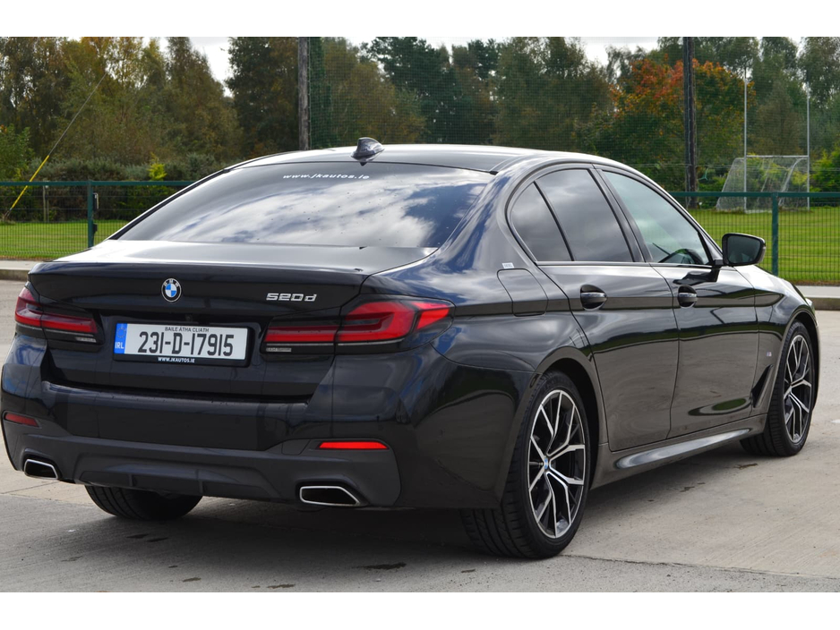 2023 BMW 5 Series - image 9