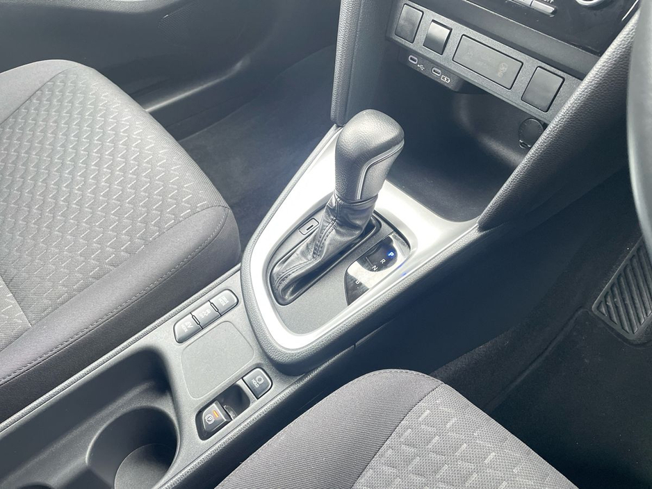 2025 Toyota Yaris Cross 1.5 Hybrid Luna