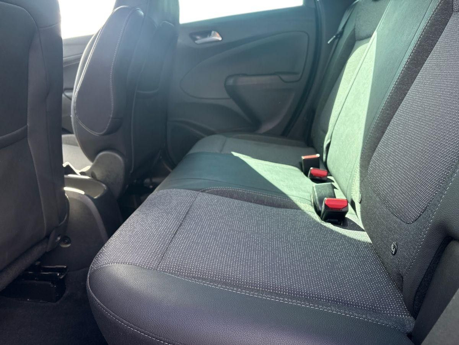 2022 Opel Crossland - image 10