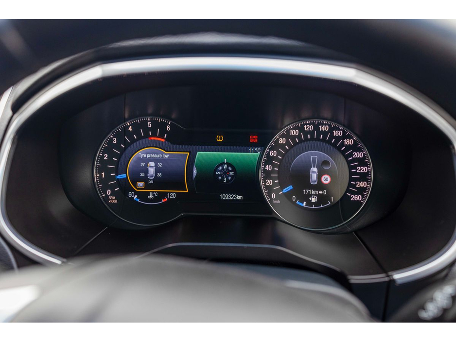 2017 Ford Edge - image 8