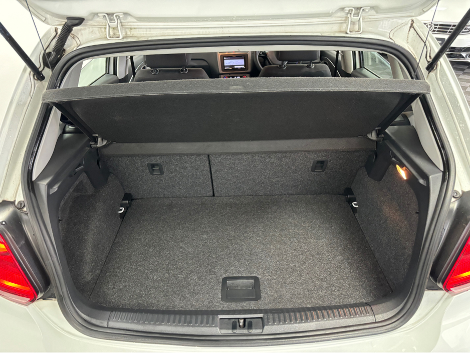 2015 Volkswagen Polo *VOLKSWAGEN POLO* LOUNGE EDITION*DSG* *LOW MILEAGE* *DRIVE MODES* *BT AUDIO* *REVERSE CAMERA* *PLUS MUCH MORE* *TRADE INS WELCOME* €11,950