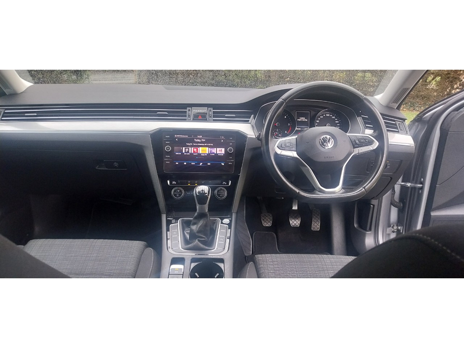 2020 Volkswagen Passat - image 8