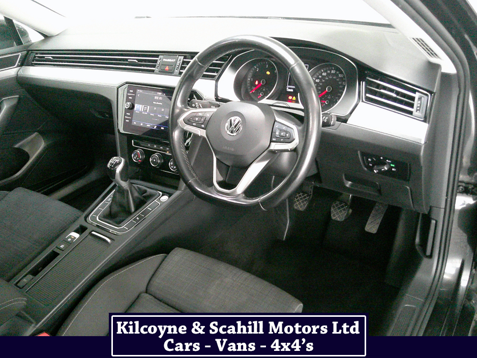 2020 Volkswagen Passat - image 23