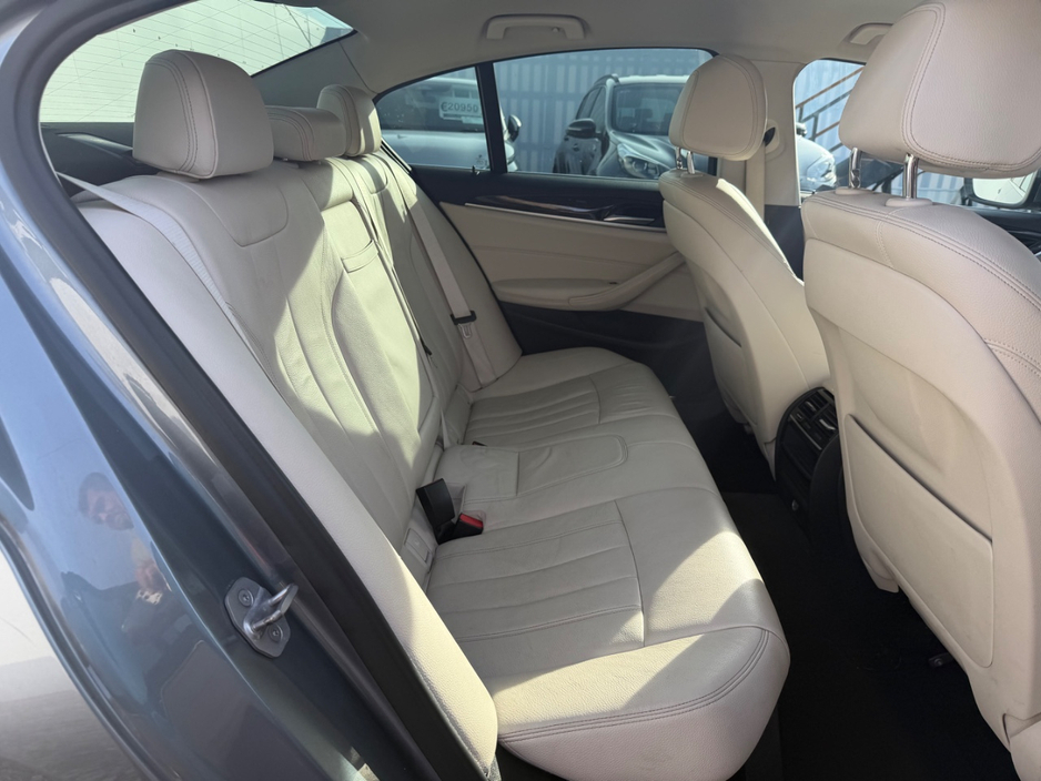 2017 BMW 5 Series - image 19