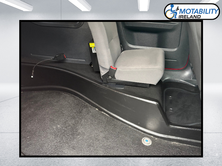 2018 Volkswagen Caddy - image 6