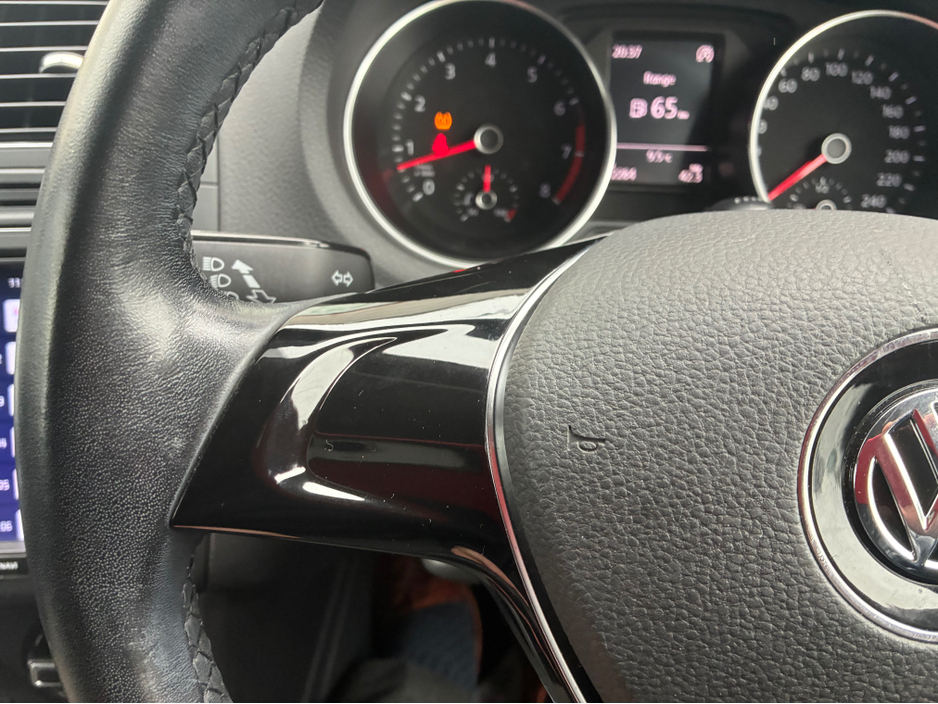 2015 Volkswagen Polo - image 18