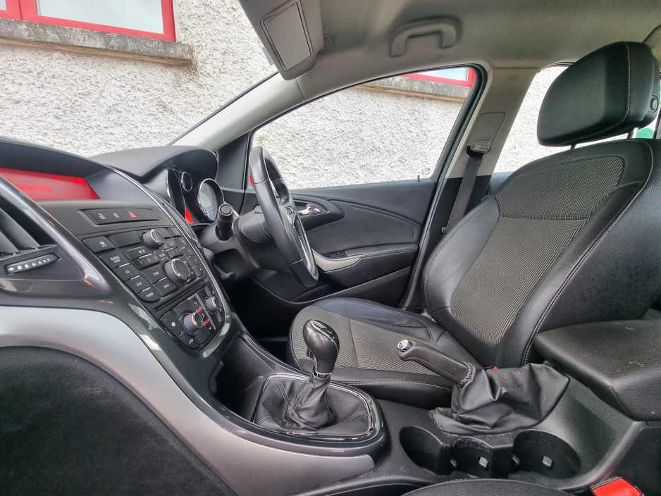 2013 Opel Astra - image 20