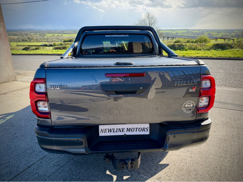 2023 Toyota Hilux - image 8