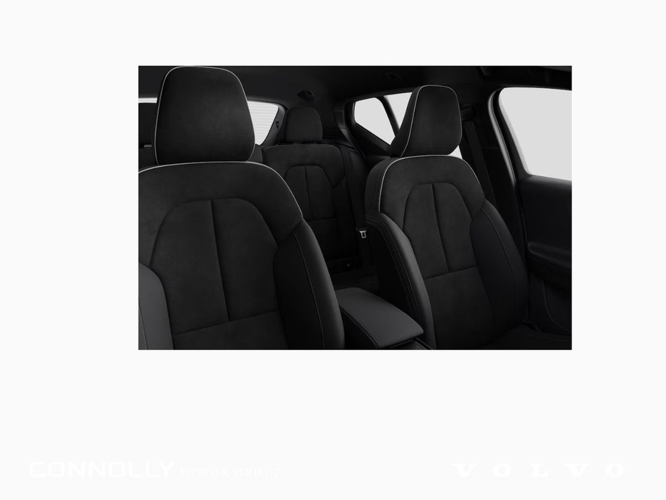 2026 Volvo XC40 - image 6