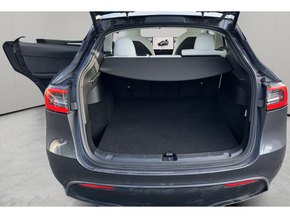 2022 Tesla Model Y AWD LR €31,950