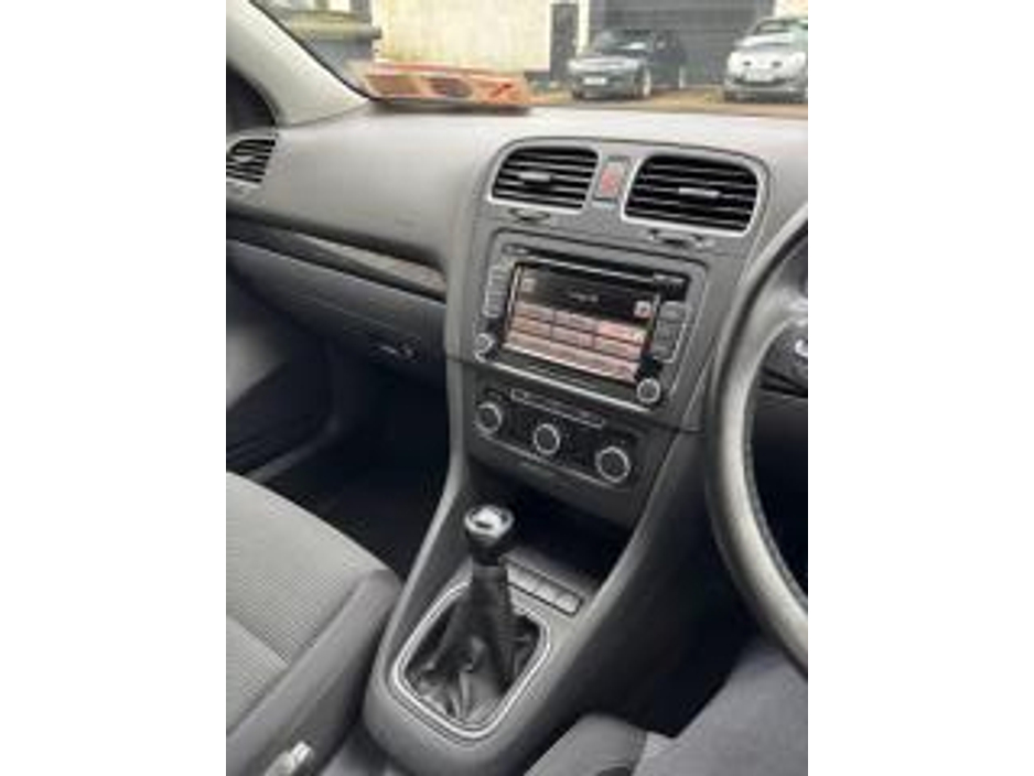 2012 Volkswagen Golf - image 8