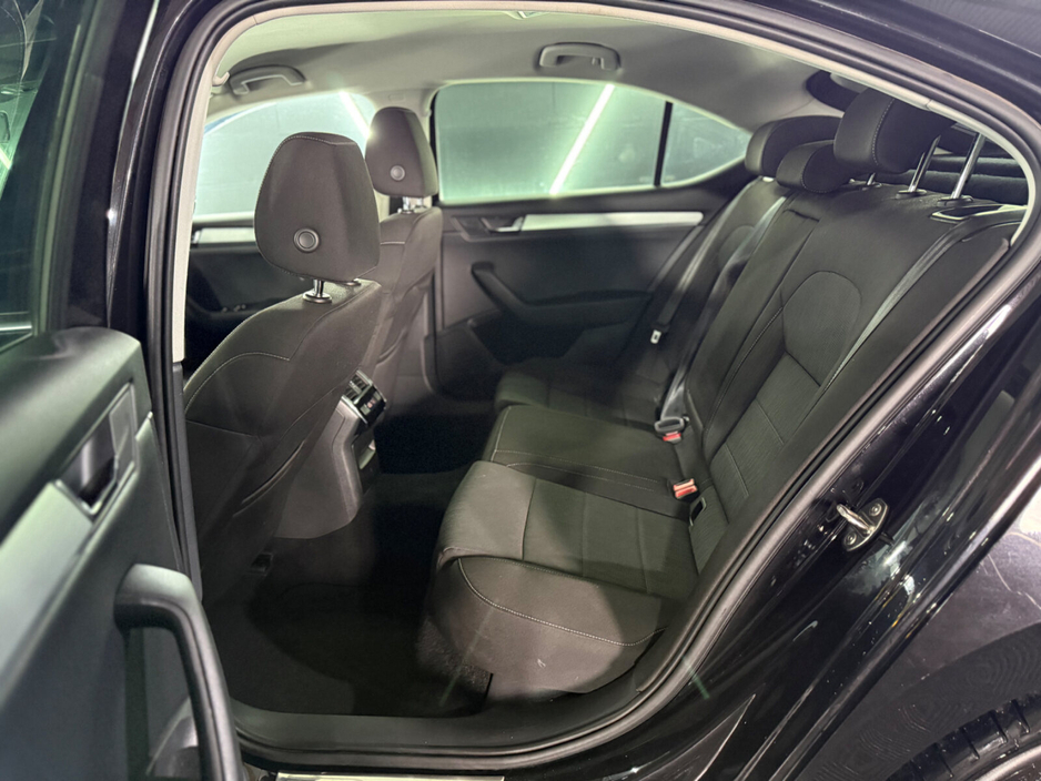 2016 Skoda Superb - image 18