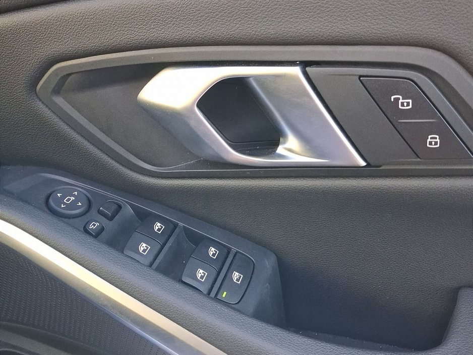 2025 BMW 3 Series - image 22