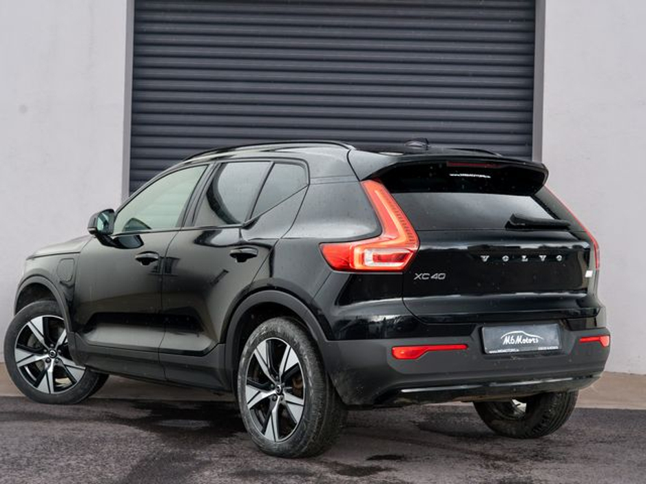 2022 Volvo XC40 - image 12