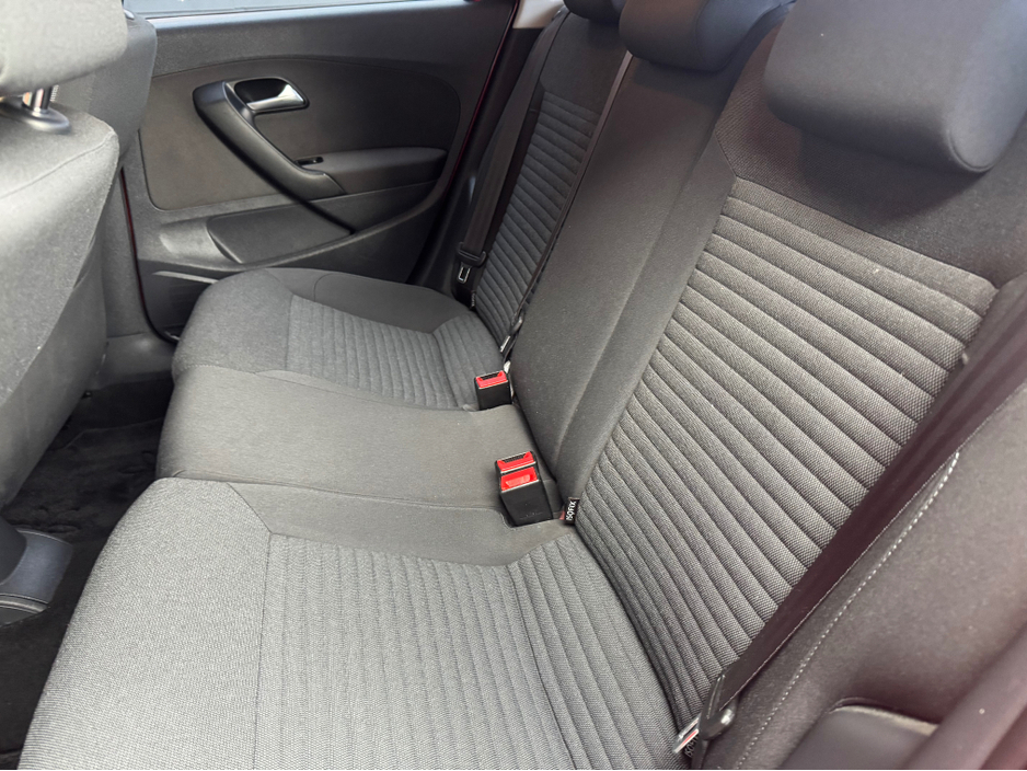 2012 Volkswagen Polo - image 11