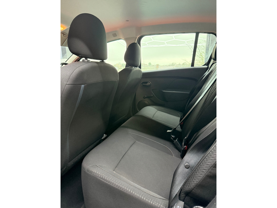 2020 Dacia Sandero - image 10