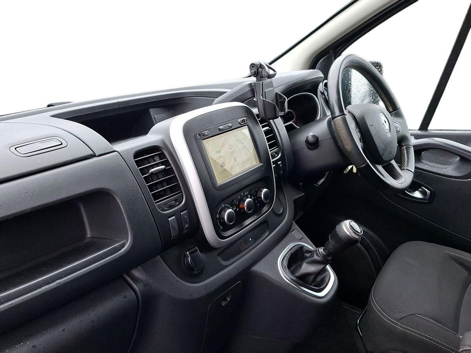 2021 Renault Trafic - image 5