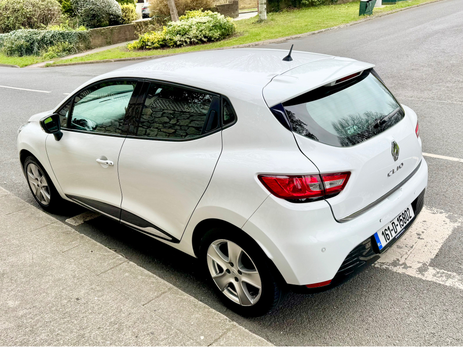 2016 Renault Clio - image 14