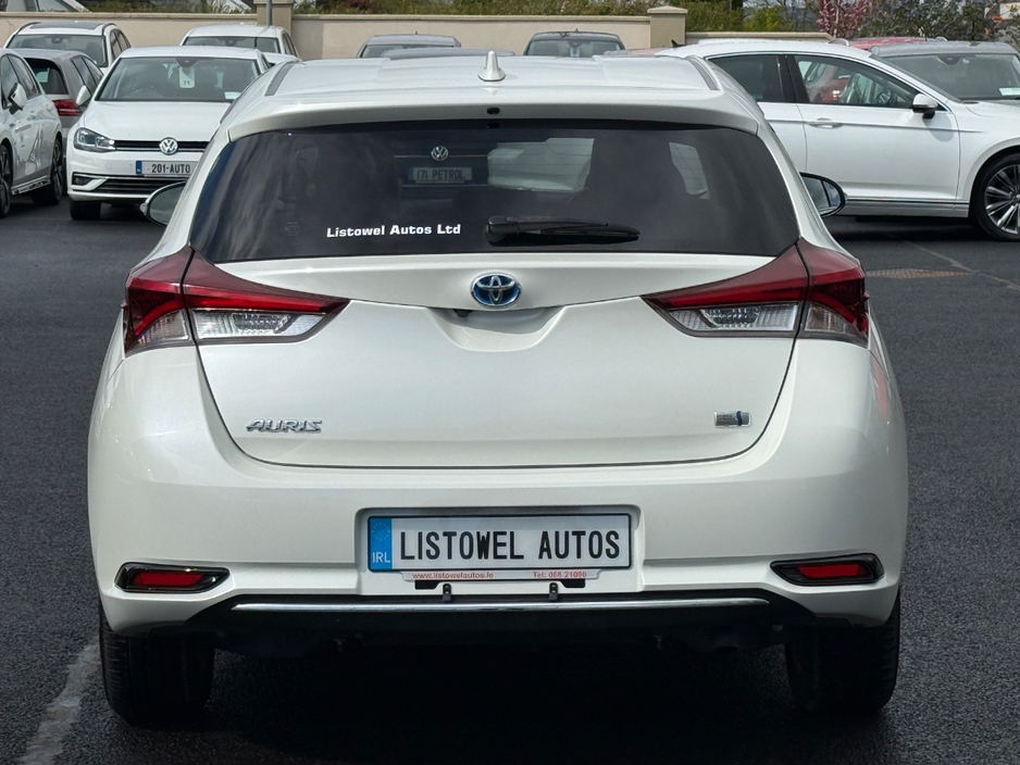 2017 Toyota Auris - image 8