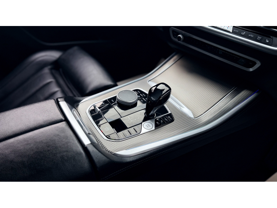 2020 BMW X5 - image 17