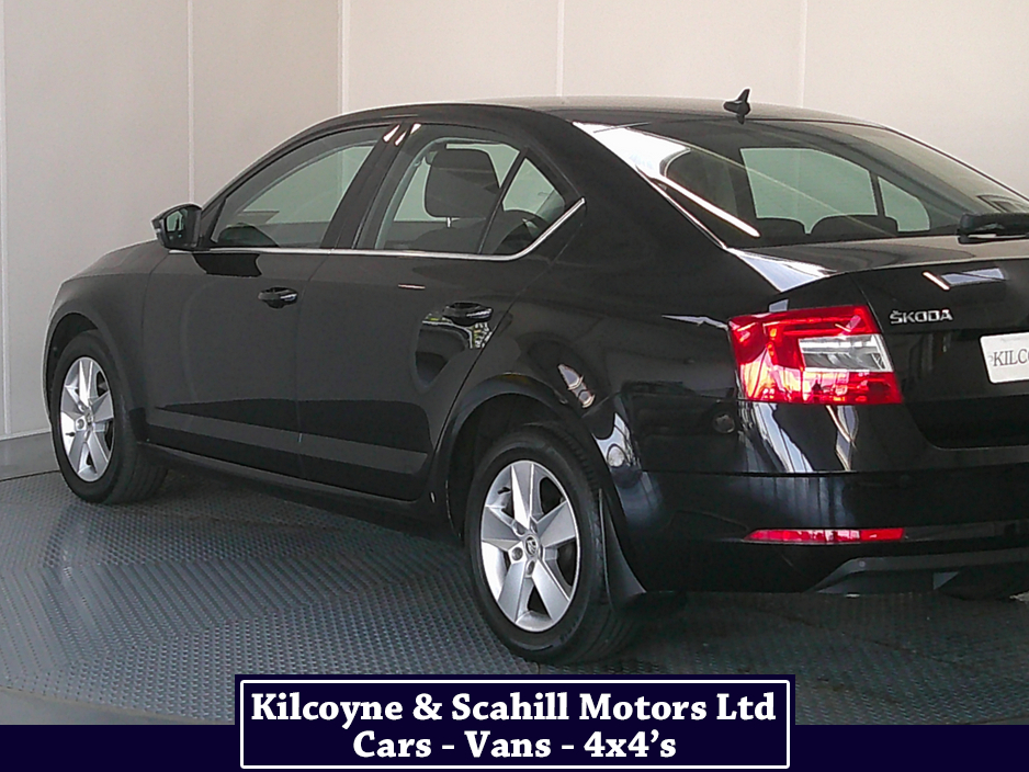 2020 Skoda Octavia - image 11